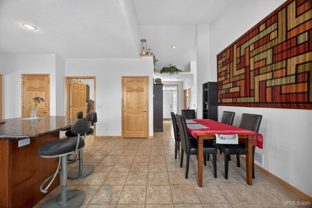 1800 Middle Point Lane, Houghton, MI 49931