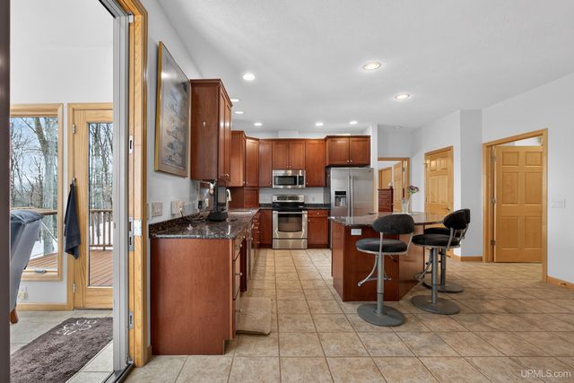 1800 Middle Point Lane, Houghton, MI 49931