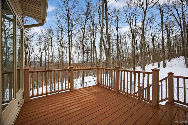 1800 Middle Point Lane, Houghton, MI 49931