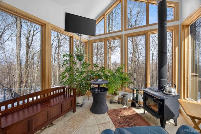 1800 Middle Point Lane, Houghton, MI 49931