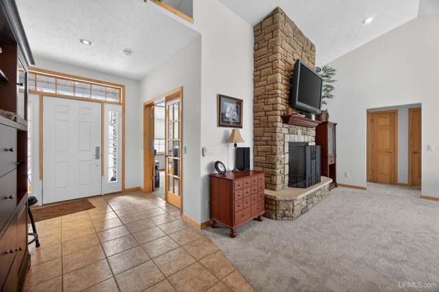 1800 Middle Point Lane, Houghton, MI 49931