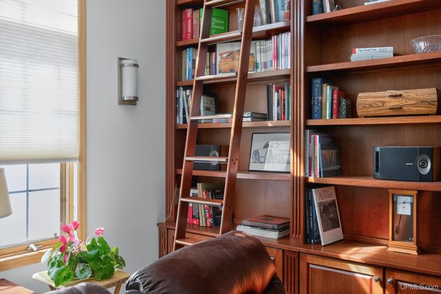 1800 Middle Point Lane, Houghton, MI 49931