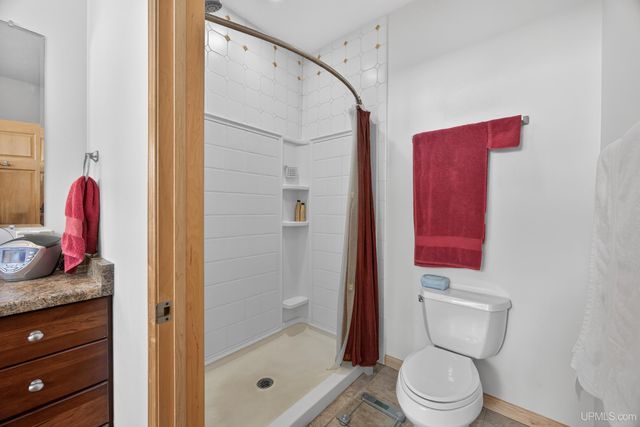 1800 Middle Point Lane, Houghton, MI 49931