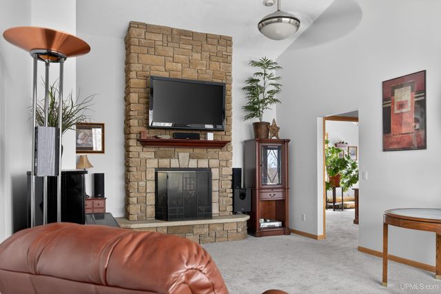 1800 Middle Point Lane, Houghton, MI 49931