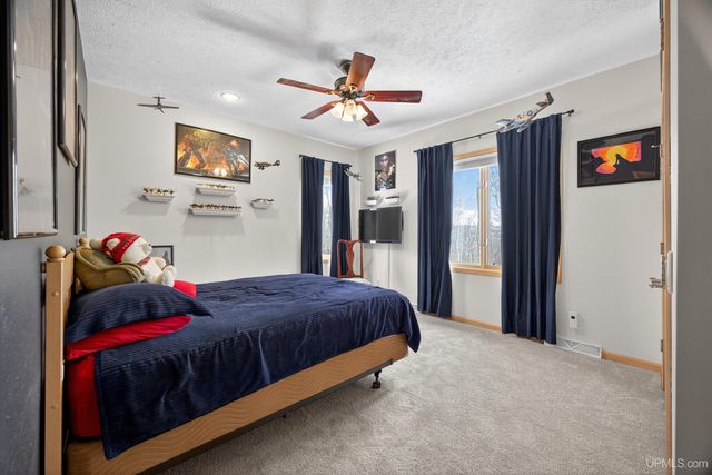 1800 Middle Point Lane, Houghton, MI 49931