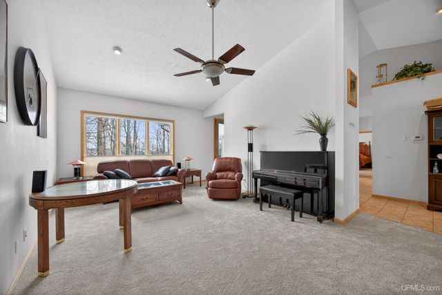 1800 Middle Point Lane, Houghton, MI 49931