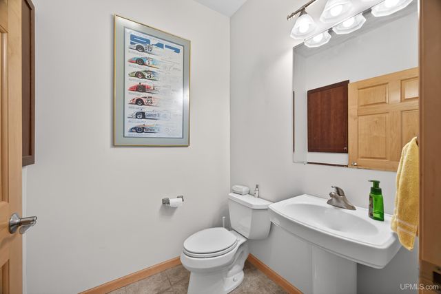 1800 Middle Point Lane, Houghton, MI 49931