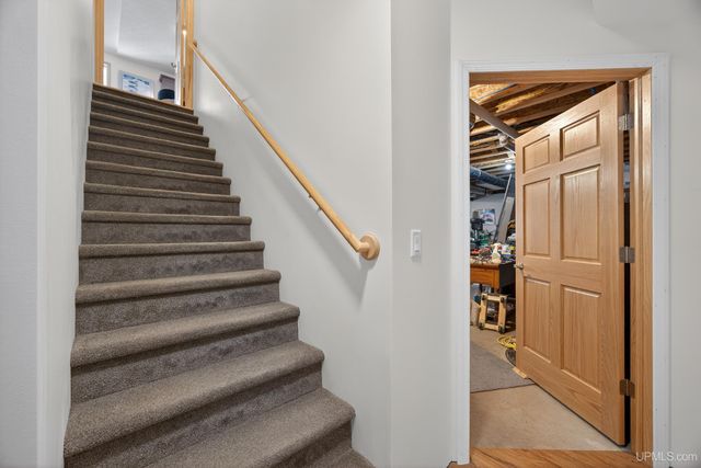 1800 Middle Point Lane, Houghton, MI 49931