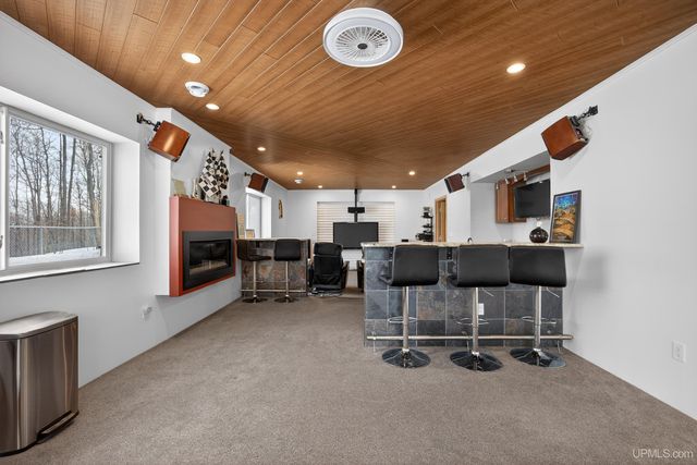 1800 Middle Point Lane, Houghton, MI 49931