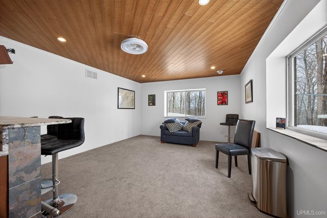 1800 Middle Point Lane, Houghton, MI 49931