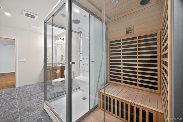 1800 Middle Point Lane, Houghton, MI 49931