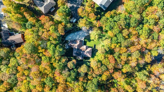 1800 Middle Point Lane, Houghton, MI 49931