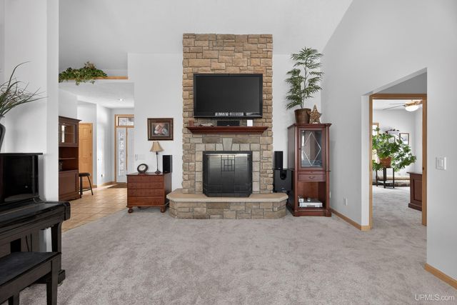 1800 Middle Point Lane, Houghton, MI 49931