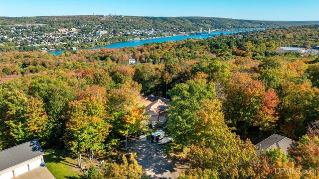 1800 Middle Point Lane, Houghton, MI 49931
