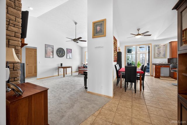 1800 Middle Point Lane, Houghton, MI 49931