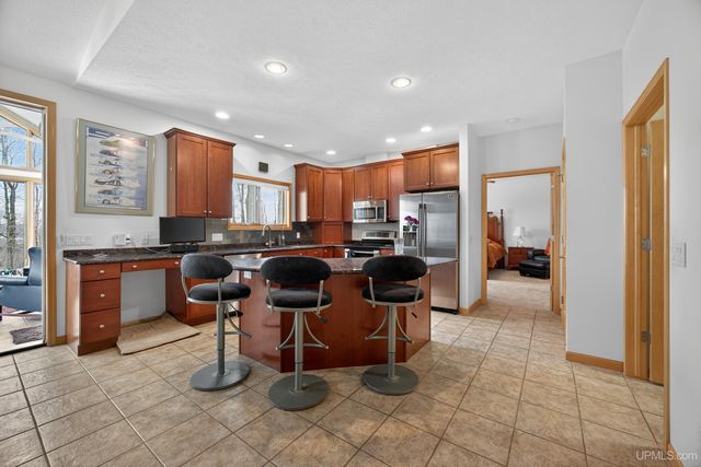 1800 Middle Point Lane, Houghton, MI 49931