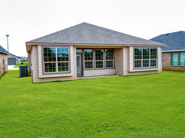 1193 Wild Indigo Circle, Calera, OK 74730