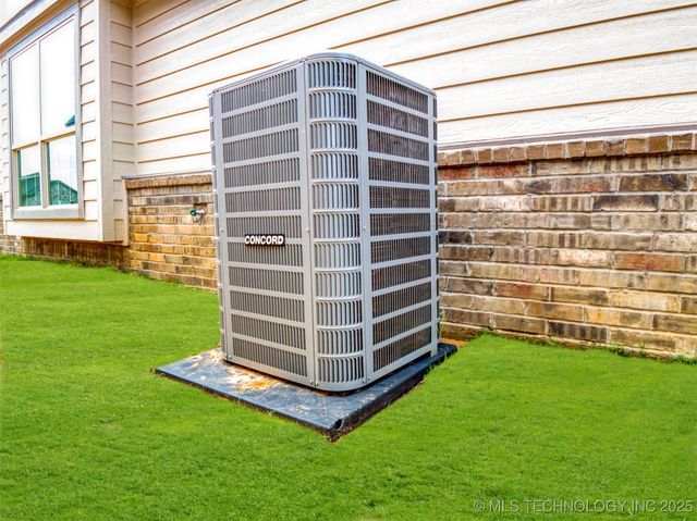 1193 Wild Indigo Circle, Calera, OK 74730