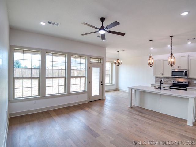 1193 Wild Indigo Circle, Calera, OK 74730