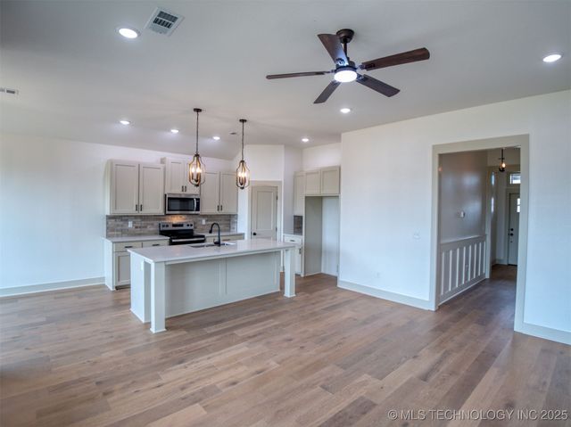 1193 Wild Indigo Circle, Calera, OK 74730