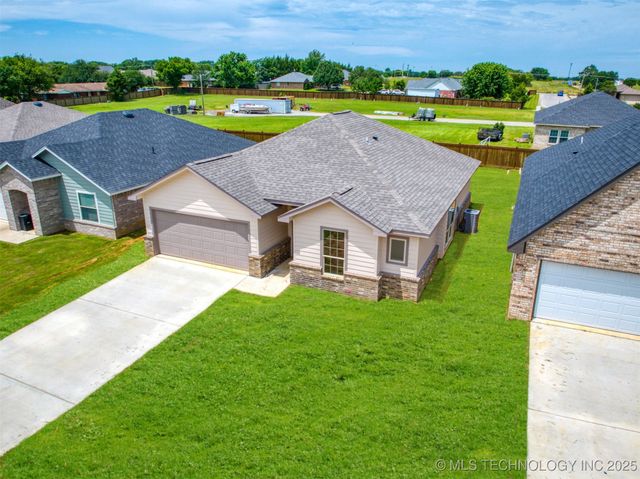 1193 Wild Indigo Circle, Calera, OK 74730