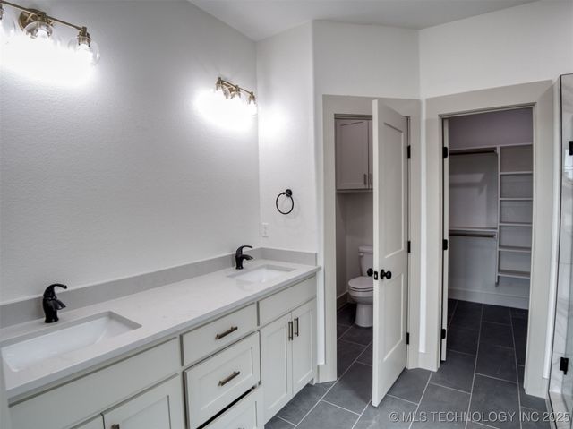 1193 Wild Indigo Circle, Calera, OK 74730