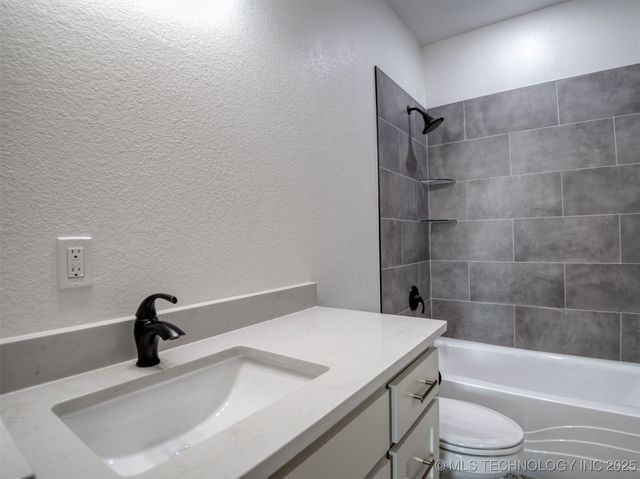 1193 Wild Indigo Circle, Calera, OK 74730