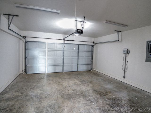 1193 Wild Indigo Circle, Calera, OK 74730