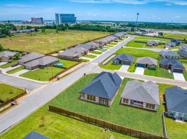 1193 Wild Indigo Circle, Calera, OK 74730