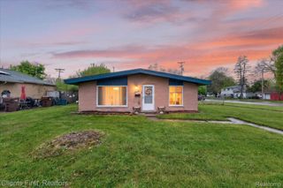 4616 Hayes Street, Wayne, MI 48184