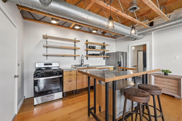 956 N High Street, 2X, Columbus, OH 43201
