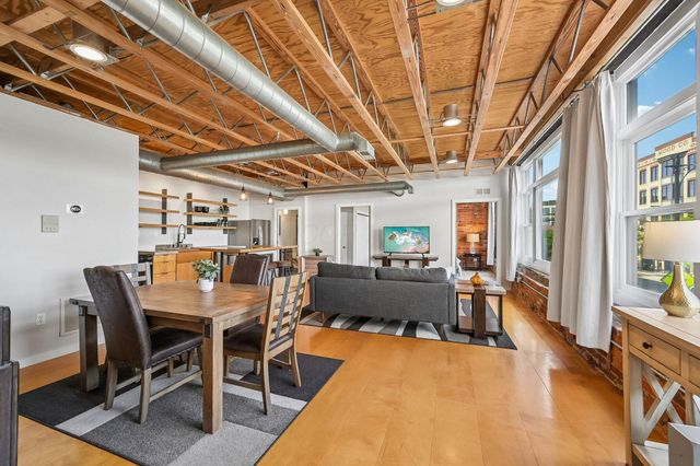 956 N High Street, 2X, Columbus, OH 43201