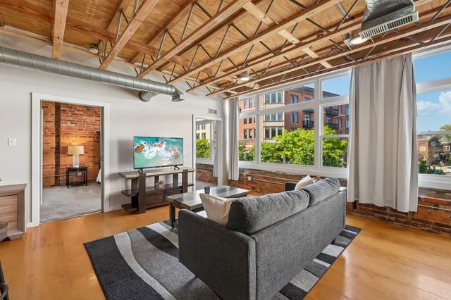 956 N High Street, 2X, Columbus, OH 43201