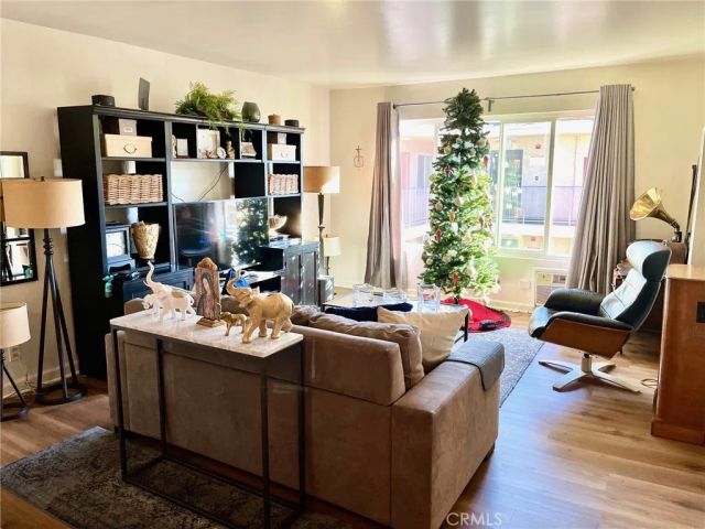 20327 Saticoy 304, Winnetka, CA 91306