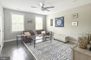 2215 40th St NW Apt 4, Washington, DC 20007