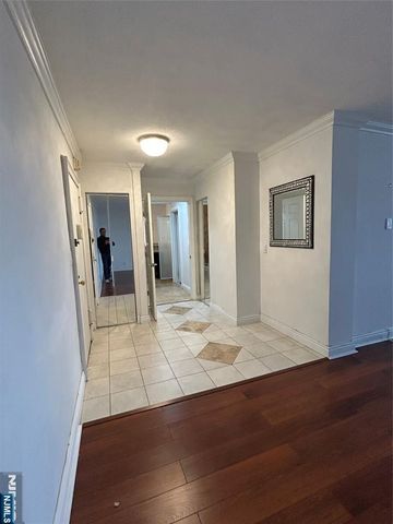 2200 Central Road 9W, Fort Lee, NJ 07024