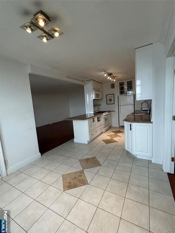 2200 Central Road 9W, Fort Lee, NJ 07024