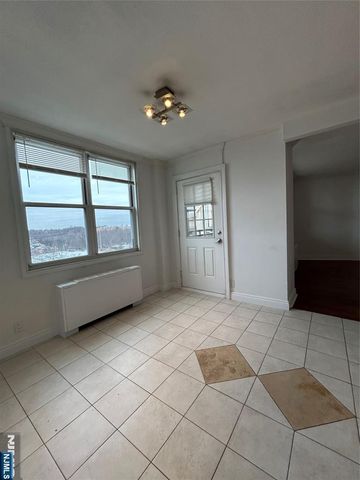 2200 Central Road 9W, Fort Lee, NJ 07024