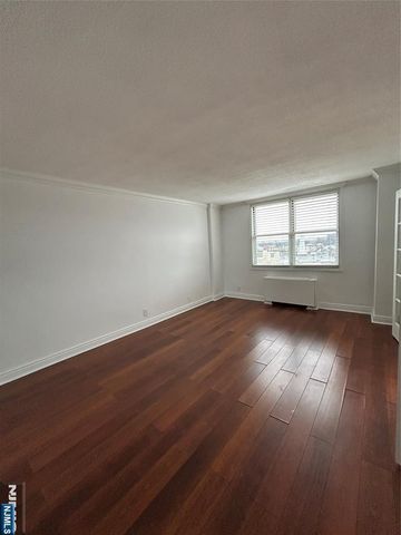 2200 Central Road 9W, Fort Lee, NJ 07024