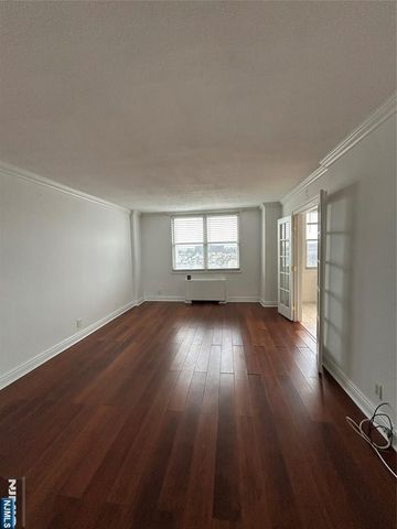 2200 Central Road 9W, Fort Lee, NJ 07024