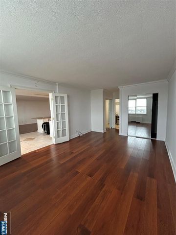 2200 Central Road 9W, Fort Lee, NJ 07024