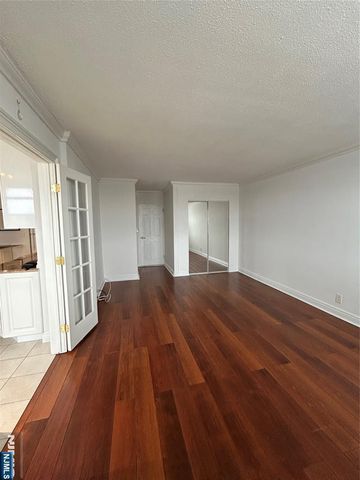 2200 Central Road 9W, Fort Lee, NJ 07024