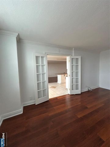 2200 Central Road 9W, Fort Lee, NJ 07024