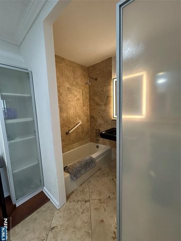 2200 Central Road 9W, Fort Lee, NJ 07024