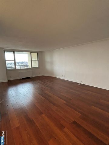 2200 Central Road 9W, Fort Lee, NJ 07024