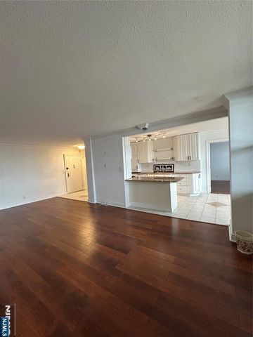 2200 Central Road 9W, Fort Lee, NJ 07024