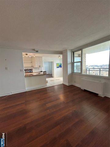 2200 Central Road 9W, Fort Lee, NJ 07024