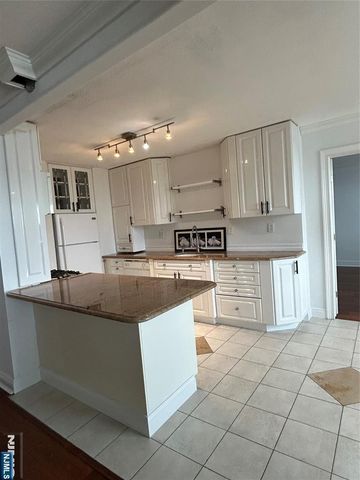 2200 Central Road 9W, Fort Lee, NJ 07024