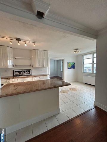 2200 Central Road 9W, Fort Lee, NJ 07024