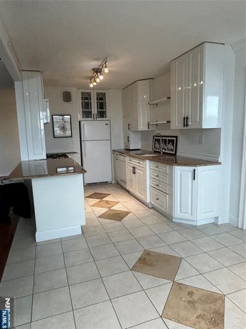 2200 Central Road 9W, Fort Lee, NJ 07024